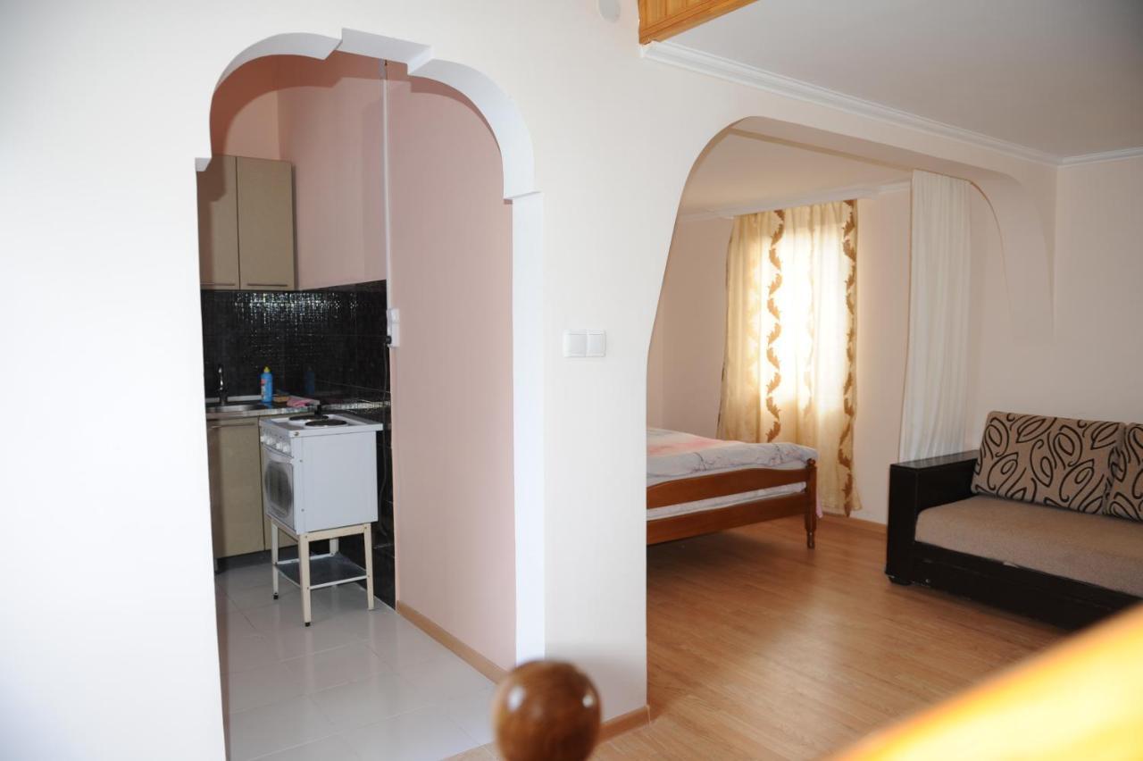 Apartment on Prospekt Mira 71 Sukhumi Exteriör bild